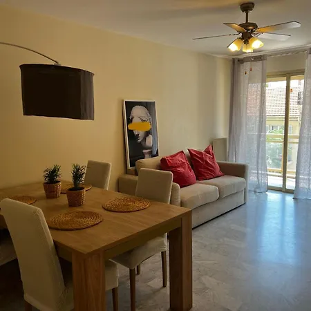 Les Mimosas-spacious Apartment-city Center Appartement *