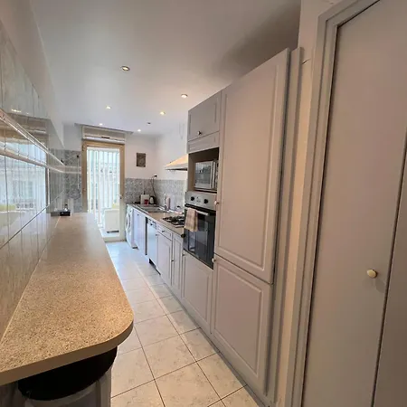 Appartement Les Mimosas-spacious Apartment-city Center