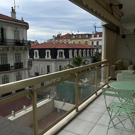Les Mimosas-spacious Apartment-city Center Appartement *